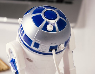Illustration for article titled This Desk Vac Proves R2-D2's an Awesome Sidekick Even When He Sucks